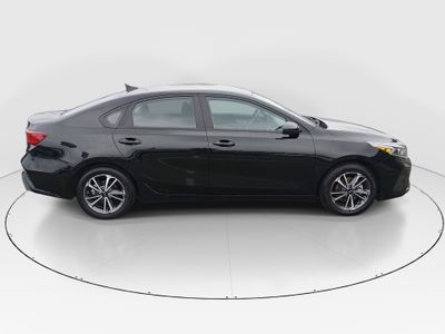 2023 Kia Forte - Photo 8