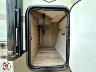 2027 Forest River RV Rockwood Ultra Lite — photo 8 view