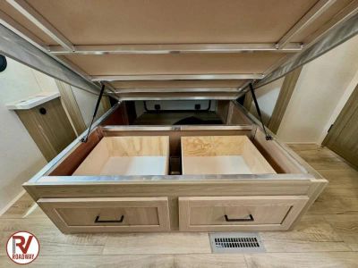 2027 Forest River RV Rockwood Ultra Lite — photo 40 view