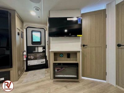 2027 Forest River RV Rockwood Ultra Lite — photo 18 view