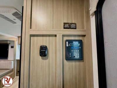 2027 Forest River RV Rockwood Ultra Lite — photo 20 view