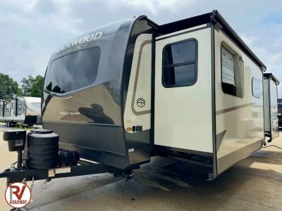 2027 Forest River RV Rockwood Ultra Lite — photo 7 view
