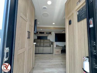 2027 Forest River RV Rockwood Ultra Lite — photo 10 view