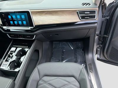 2026 Volkswagen Atlas — photo 17 view