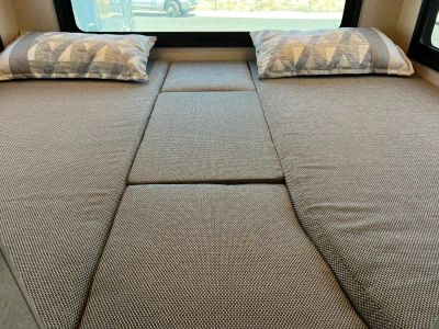 2027 Thor Motor Coach OMNI TRAIL — photo 24 view