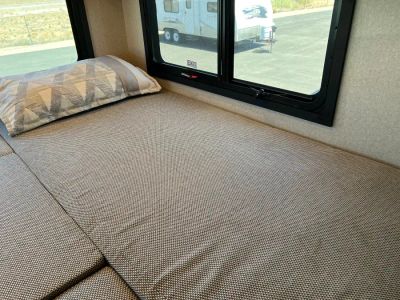 2027 Thor Motor Coach OMNI TRAIL — photo 25 view