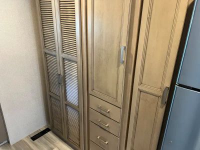 2027 Thor Motor Coach OMNI TRAIL — photo 9 view