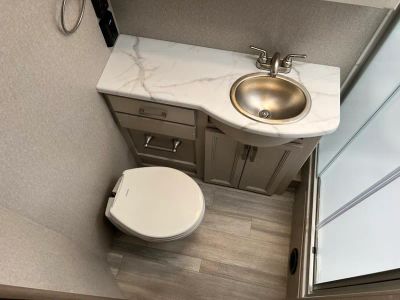 2027 Thor Motor Coach OMNI TRAIL — photo 17 view