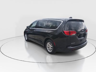 2023 Chrysler Voyager - Photo 5