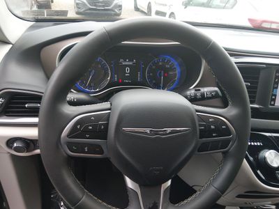 2023 Chrysler Voyager - Photo 12