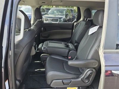 2026 Kia Carnival Hybrid — detail view