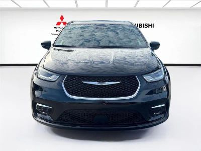 2025 Chrysler Pacifica — side profile view
