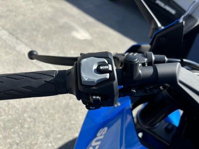 2025 Suzuki GSX-8R - Photo 9