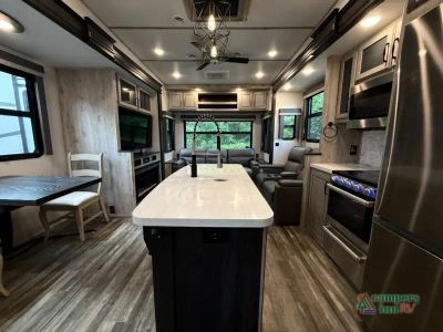 2023 Keystone RV Avalanche - Photo 11