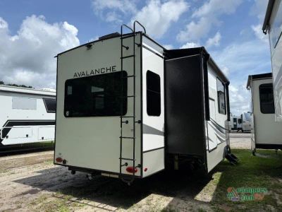 2023 Keystone RV Avalanche - Photo 6