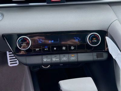 2026 Hyundai ELANTRA — photo 12 view
