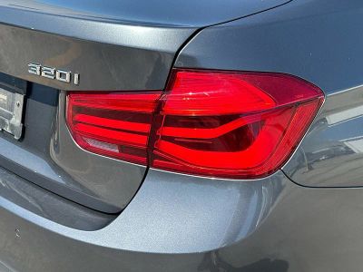 2017 BMW 3 Series — photo 24 view