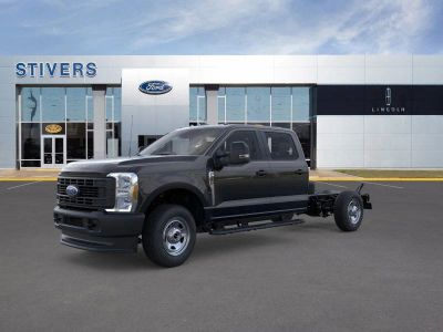 2026 Ford Chassis Cab - Photo 2