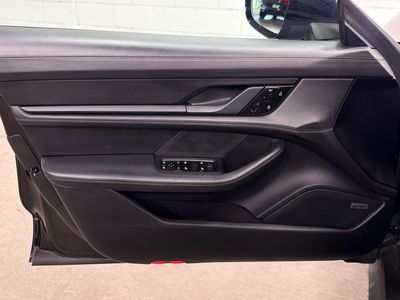 2021 Porsche Taycan - Photo 21