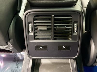 2021 Porsche Taycan - Photo 19