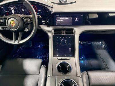 2021 Porsche Taycan - Photo 18