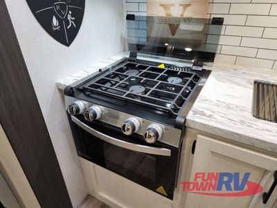 2025 Venture RV Stratus - Photo 23