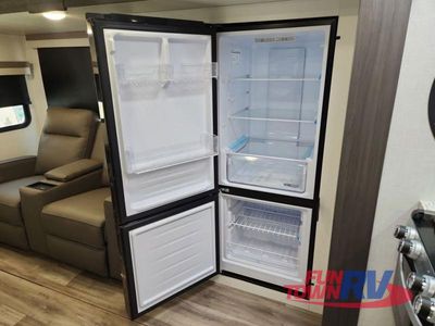 2025 Venture RV Stratus - Photo 26