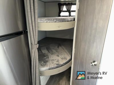 2025 Coachmen RV Catalina Summit Series 7 - Photo 10