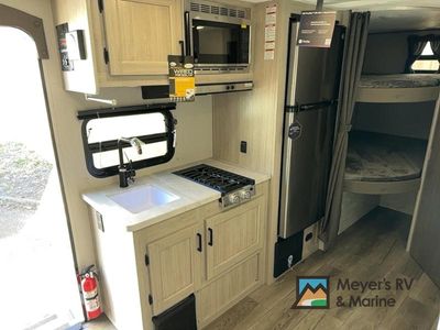 2025 Coachmen RV Catalina Summit Series 7 - Photo 8
