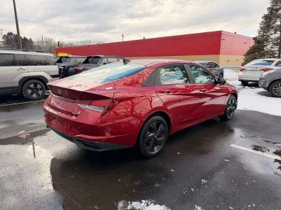 2023 Hyundai Elantra SEL - Photo 4