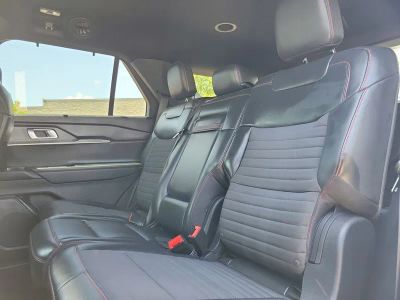 2025 Ford Explorer — photo 10 view