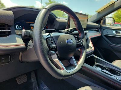 2025 Ford Explorer — photo 16 view