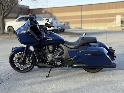 2025 Indian Motorcycle Challenger Dark Horse w/PowerBand Audio Springfield Blue - Photo 8