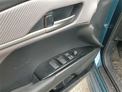 2025 Toyota Camry - Photo 10