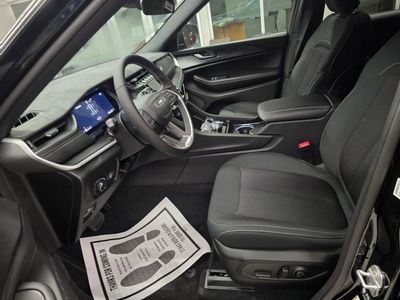 2025 Jeep Grand Cherokee — photo 15 view