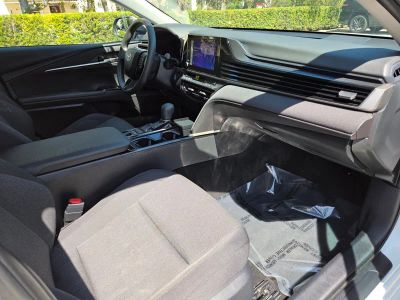 2025 Toyota Camry — photo 9 view