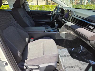 2025 Toyota Camry — photo 10 view