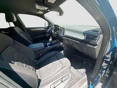 2025 Volkswagen Atlas Cross Sport — photo 32 view