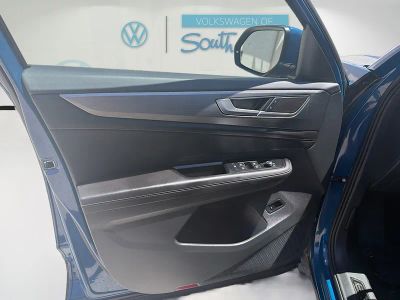 2025 Volkswagen Atlas Cross Sport — photo 16 view