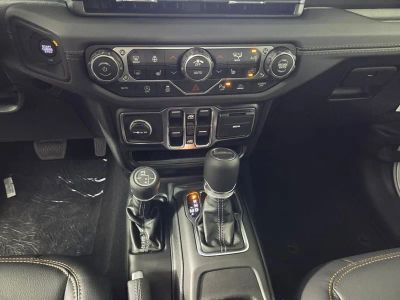2026 Jeep Gladiator — photo 11 view