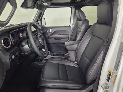 2026 Jeep Gladiator — photo 8 view