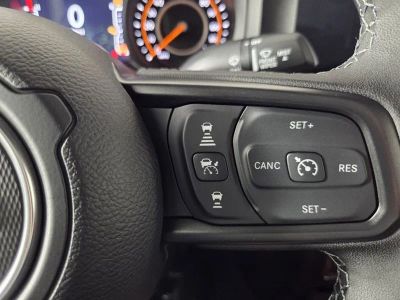 2026 Jeep Gladiator — photo 14 view
