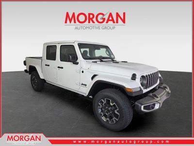 2026 Jeep Gladiator Sahara in White/off-white — front three-quarter view