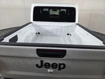 2026 Jeep Gladiator — photo 19 view
