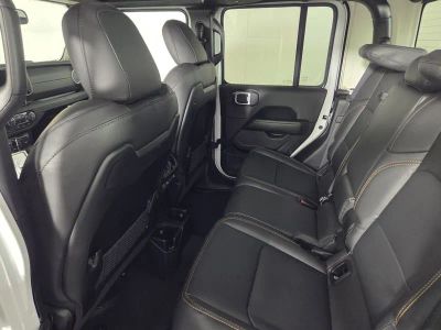 2026 Jeep Gladiator — photo 16 view