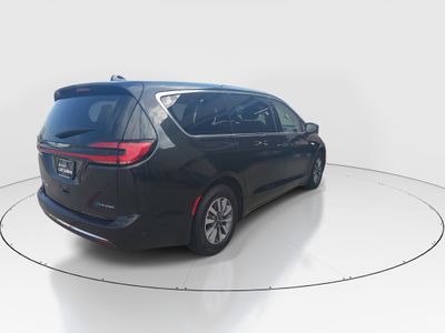 2023 Chrysler Pacifica — photo 7 view