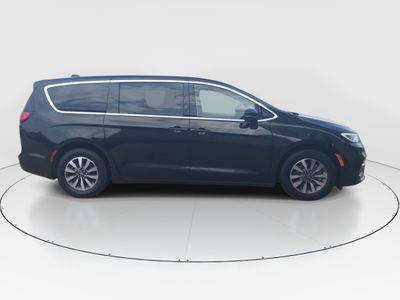 2023 Chrysler Pacifica — photo 8 view