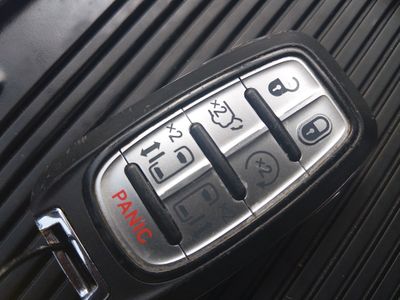 2023 Chrysler Pacifica — photo 15 view