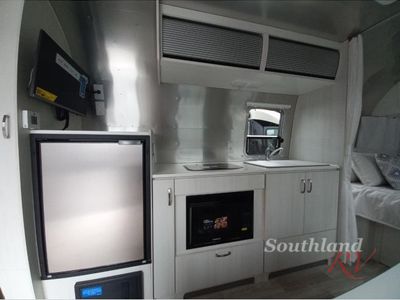 2025 Airstream Bambi - Photo 7