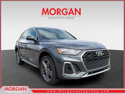 2022 Audi Q5 S line Premium in Daytona Gray Pearl Effect — front three-quarter view